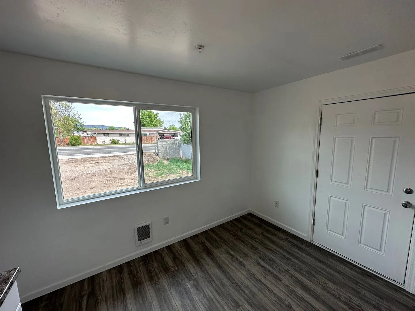 3918 Homedale — Photo 4