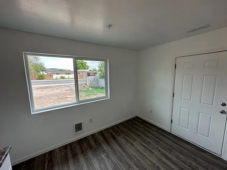 3918 Homedale Rd — Photo 4