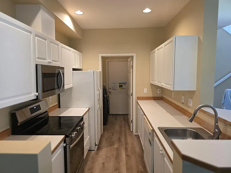 12539 NE 7th Pl #1 — Photo 6