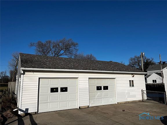 3rd image of 2527 Olivewood Ave