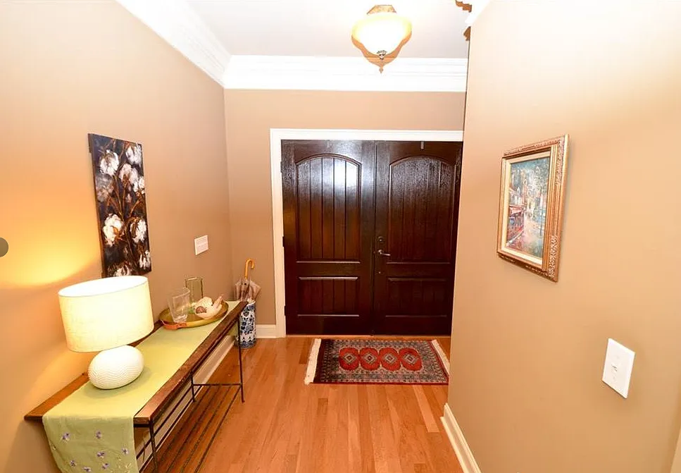 4 bed, 2686 sqft, $2,650 — Photo 4