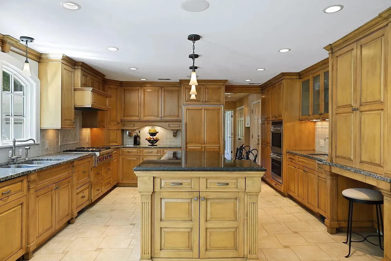 5 Bedroom Single Family Home — Photo 3