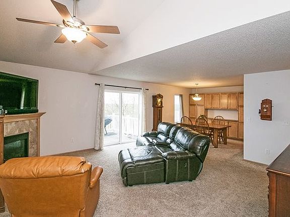3rd image of 718 Croell Ave