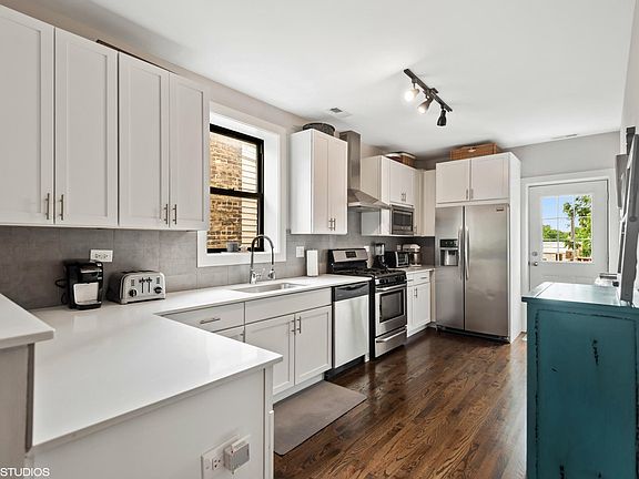 5th image of 2553 W Winnemac Ave APT 3
