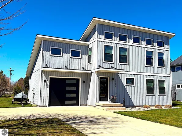 11566 S Sunset Dr, Empire, MI 49630