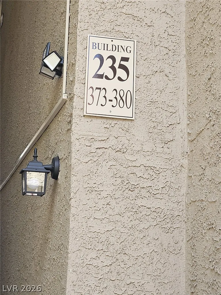 1 bed, 1.0 bath, 700 sqft, $1,200 — Photo 2