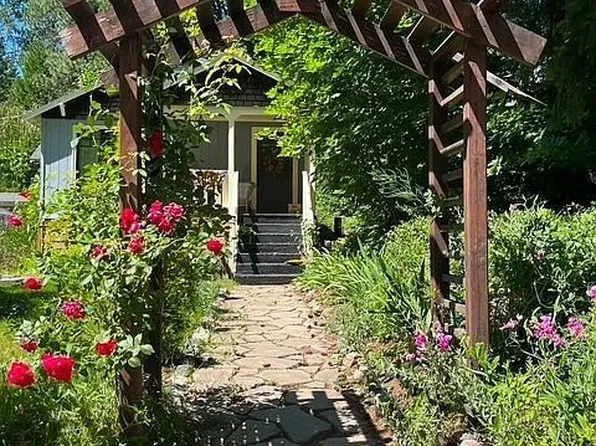 510 McCloud Ave, Mount Shasta, CA 96067