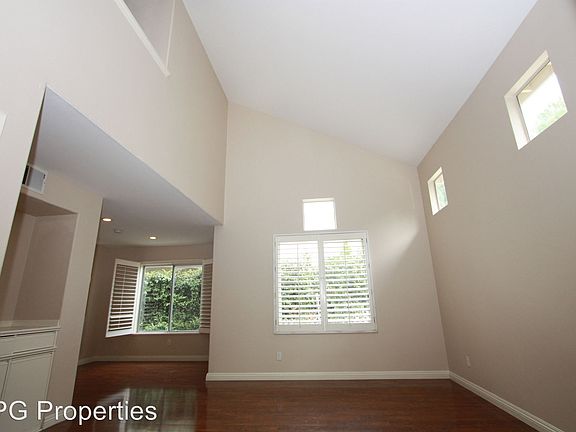 4th image of 17 Sherrelwood Ct