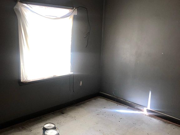 5th image of 624 W Memorial Dr