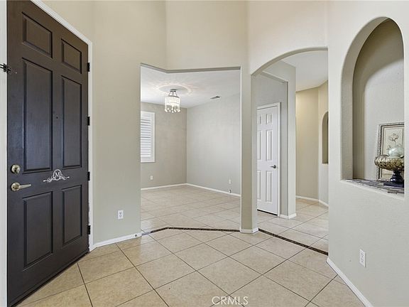5th image of 740 Bahama Dr