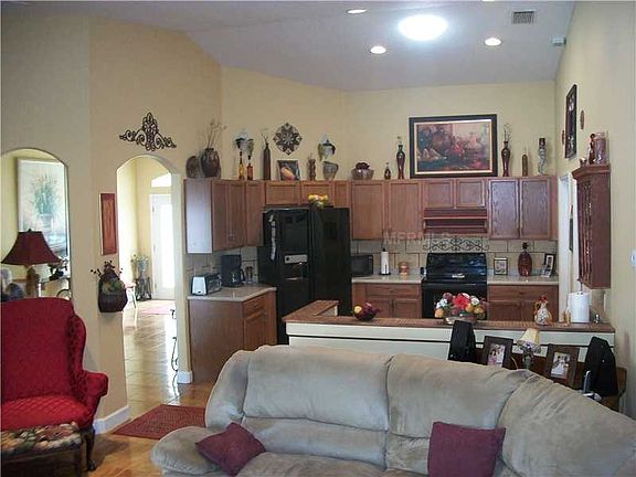 3rd image of 954 Landmark Cir S