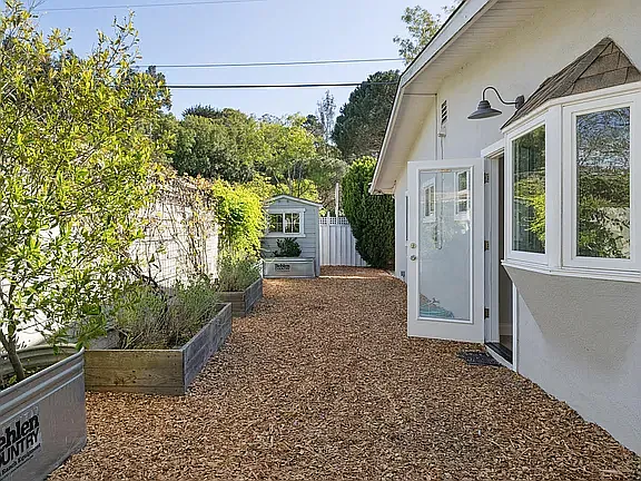 2 Somerset Ln — Photo 36