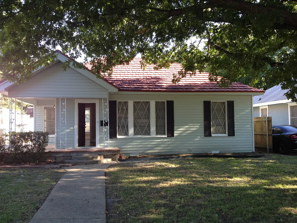 2406 W Lovers Ln