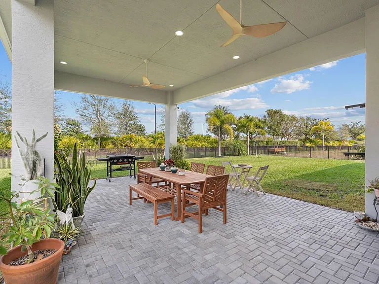 4776 Estates Cir — Photo 42