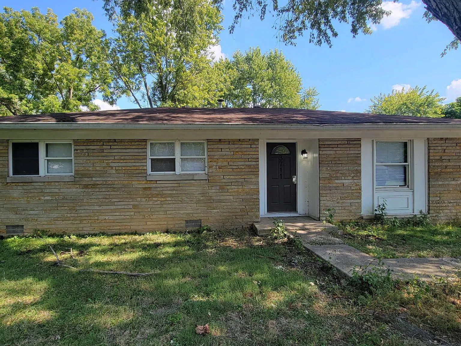 3 bed, 1.0 bath, $995 — Photo 1