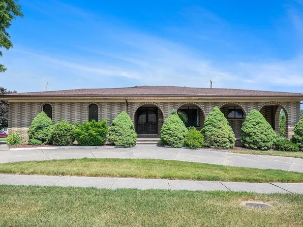 35848 Devereaux Rd, Clinton Township, MI 48035
