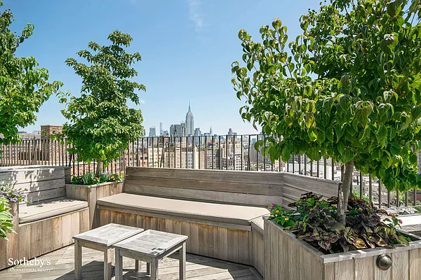 Sold by Sotheby's International Realty | media 17