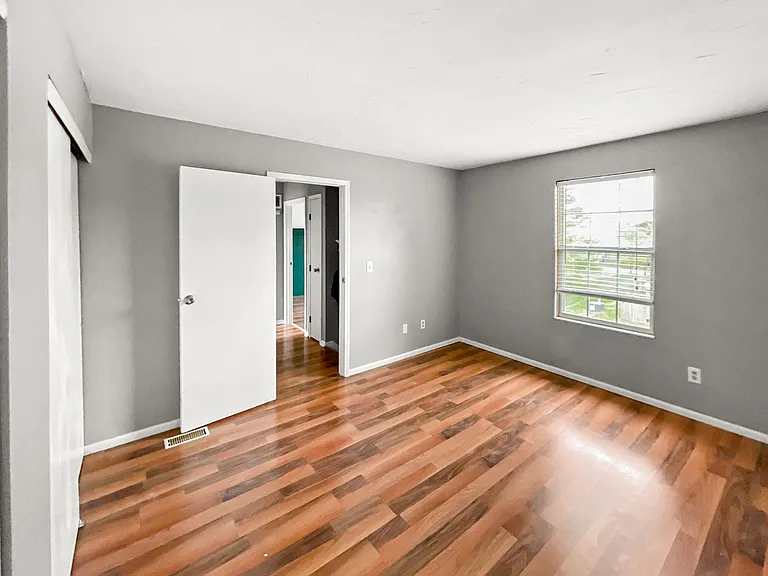 4961 Singleton Dr — Photo 20