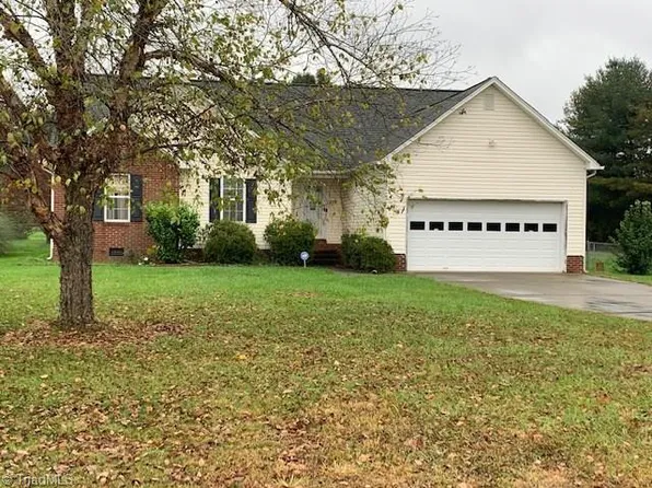 2337 Pine Meadow Dr, Kernersville, NC 27284