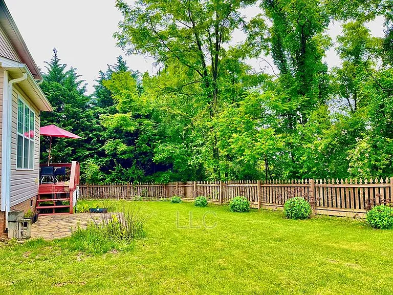 51 Yorktown Cir — Photo 37