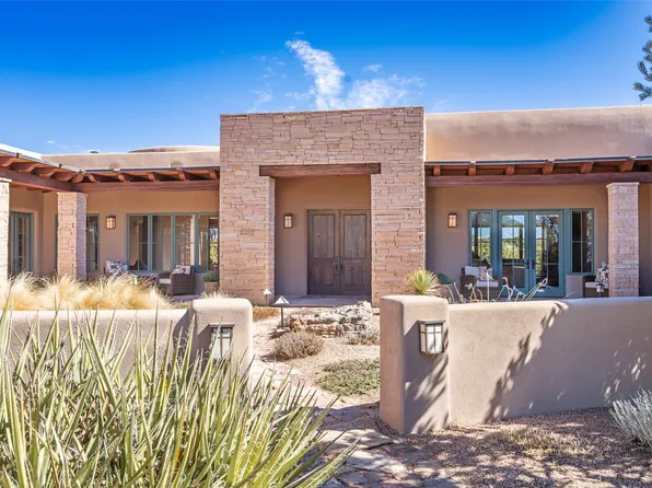 25 Aloe Cir, Santa Fe, NM 87506