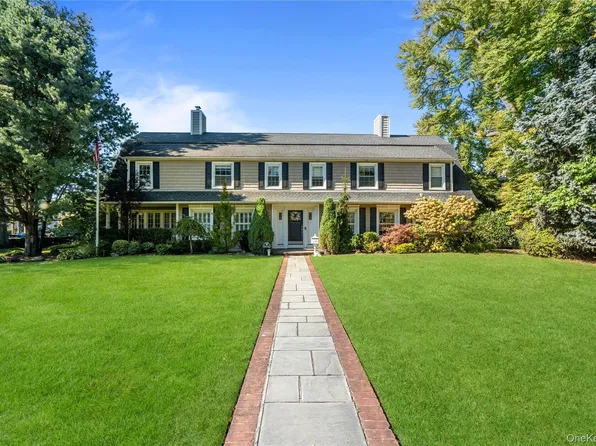 22 Nassau Boulevard, Garden City, NY 11530