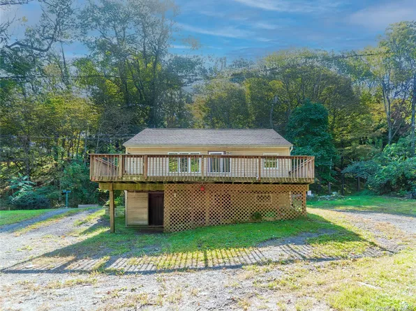 30 Dugan Lane, Wappingers Falls, NY 12533