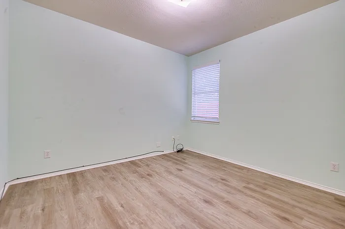 7909 Country Home Dr — Photo 8