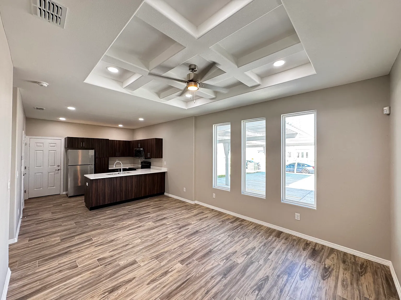 3 bed, 1050 sqft, $1,250 — Photo 1