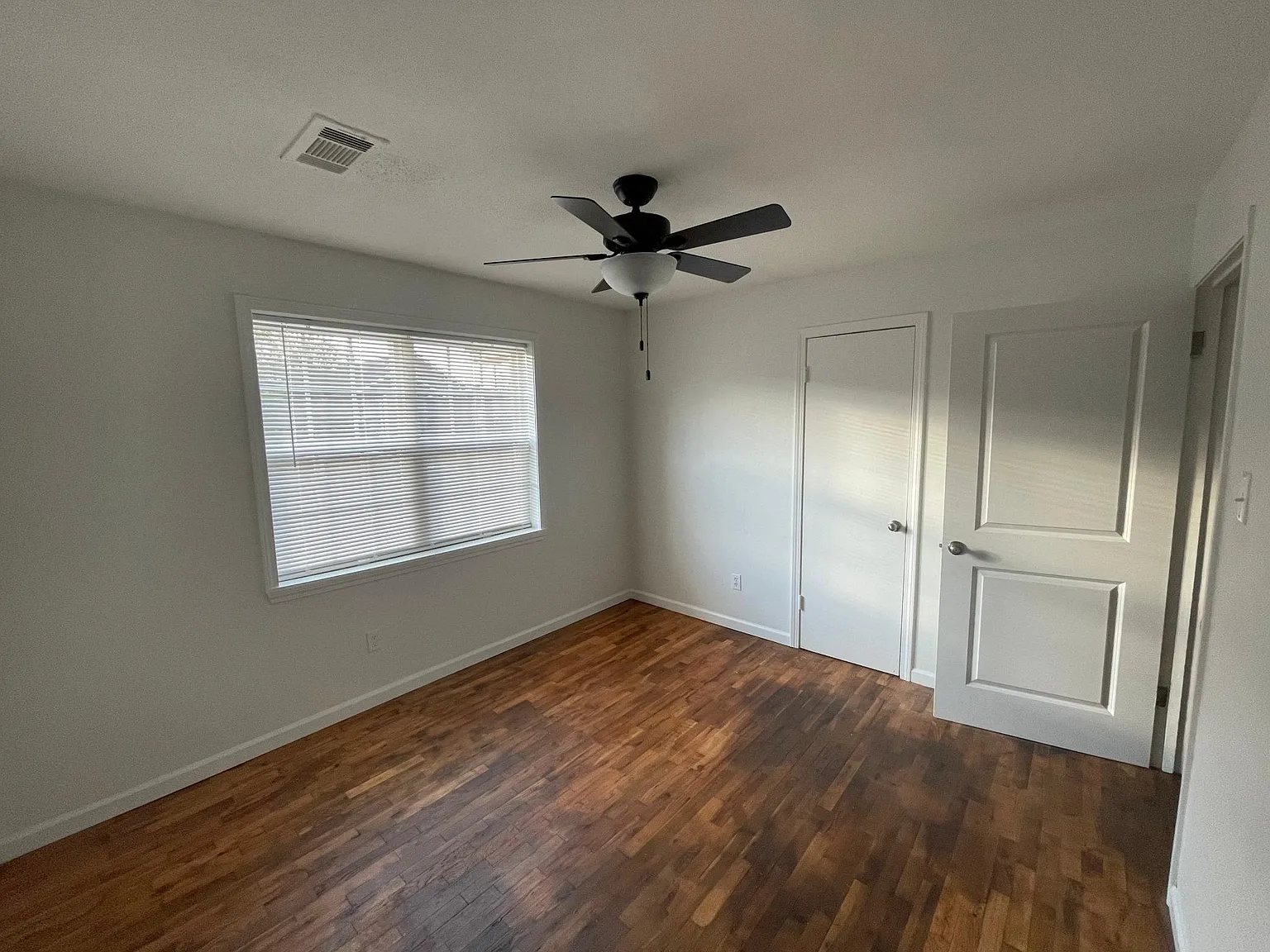 964 Blythe St — Photo 3