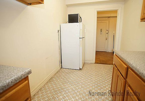 5th image of 529 E 235th St APT 3C