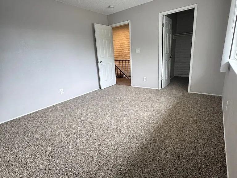 3260-3276 3306 Alexander Dr — Photo 8