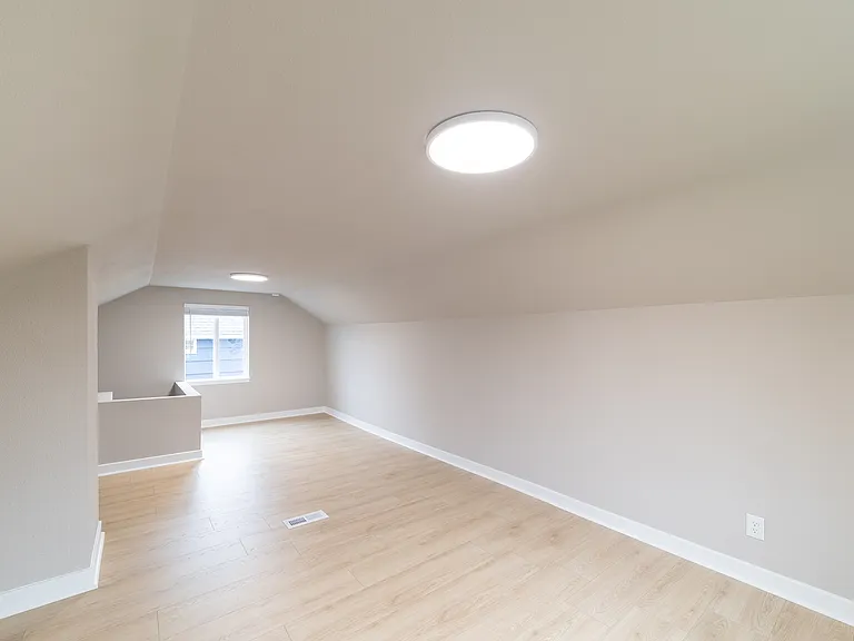 910 E Main St — Photo 14