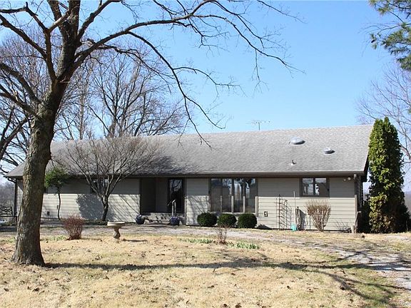 3rd image of 15630 Hackberry Ln