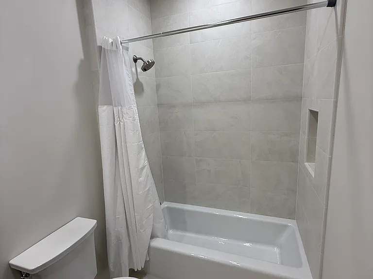 301 W Comstock Ave #3 — Photo 24