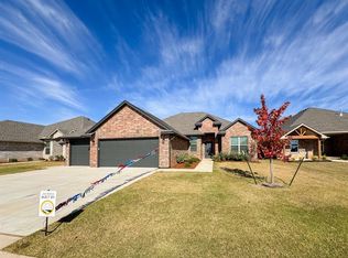 2913 Summit Hollow Dr, Norman, OK 73071