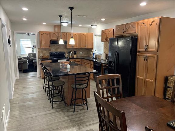 5th image of 219 Lakeside Dr