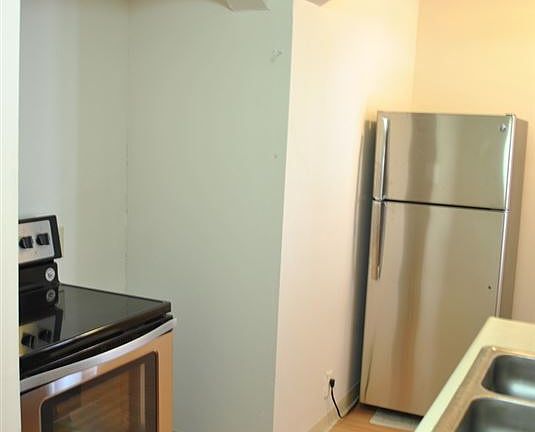 5th image of 2321 N High St #17118083