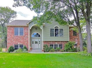 10269 Arapaho Dr, Demotte, IN 46310