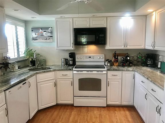 4th image of 778 Harrington Lake Dr N #101