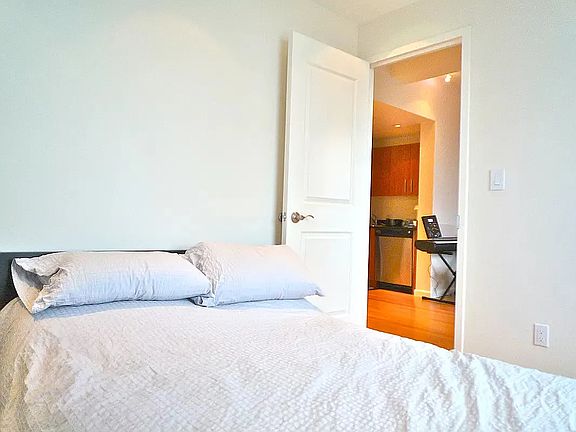 5th image of 20 West St APT 45A