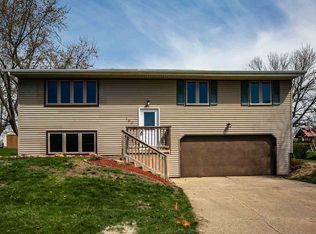 160 Summer Dr, Asbury, IA 52002
