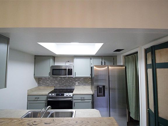 3rd image of 900 SW 62nd Blvd APT K72