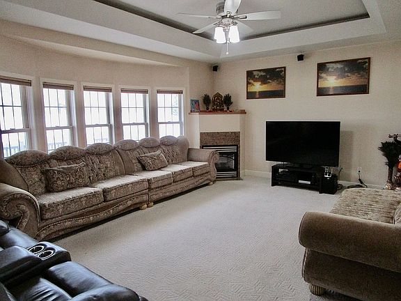 4th image of 332 Goldenrod Dr