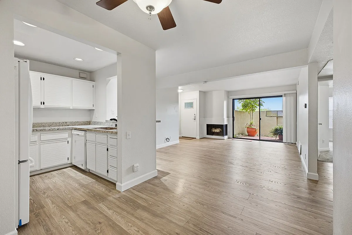 Building Photo - 13096 Le Parc #55
