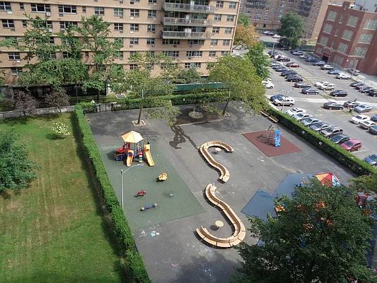 Sold by Thomas Lipovetsky, LREB | media 36