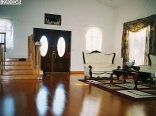 20585 Center St, Castro Valley, CA 94546