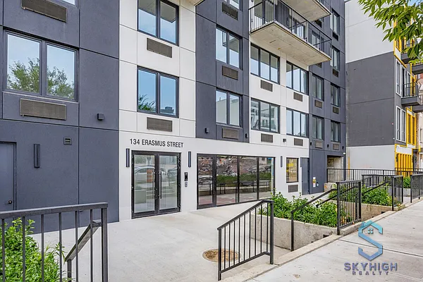 Rented by Skyhigh Realty NYC LLC | media 4