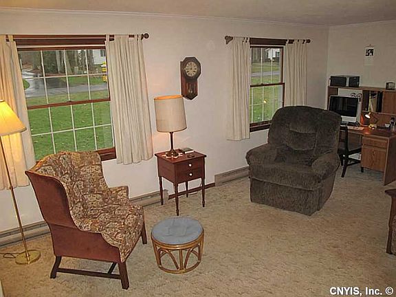 5th image of 109 Sylvan St