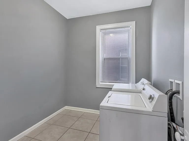 2107 Russell Blvd #1E — Photo 9
